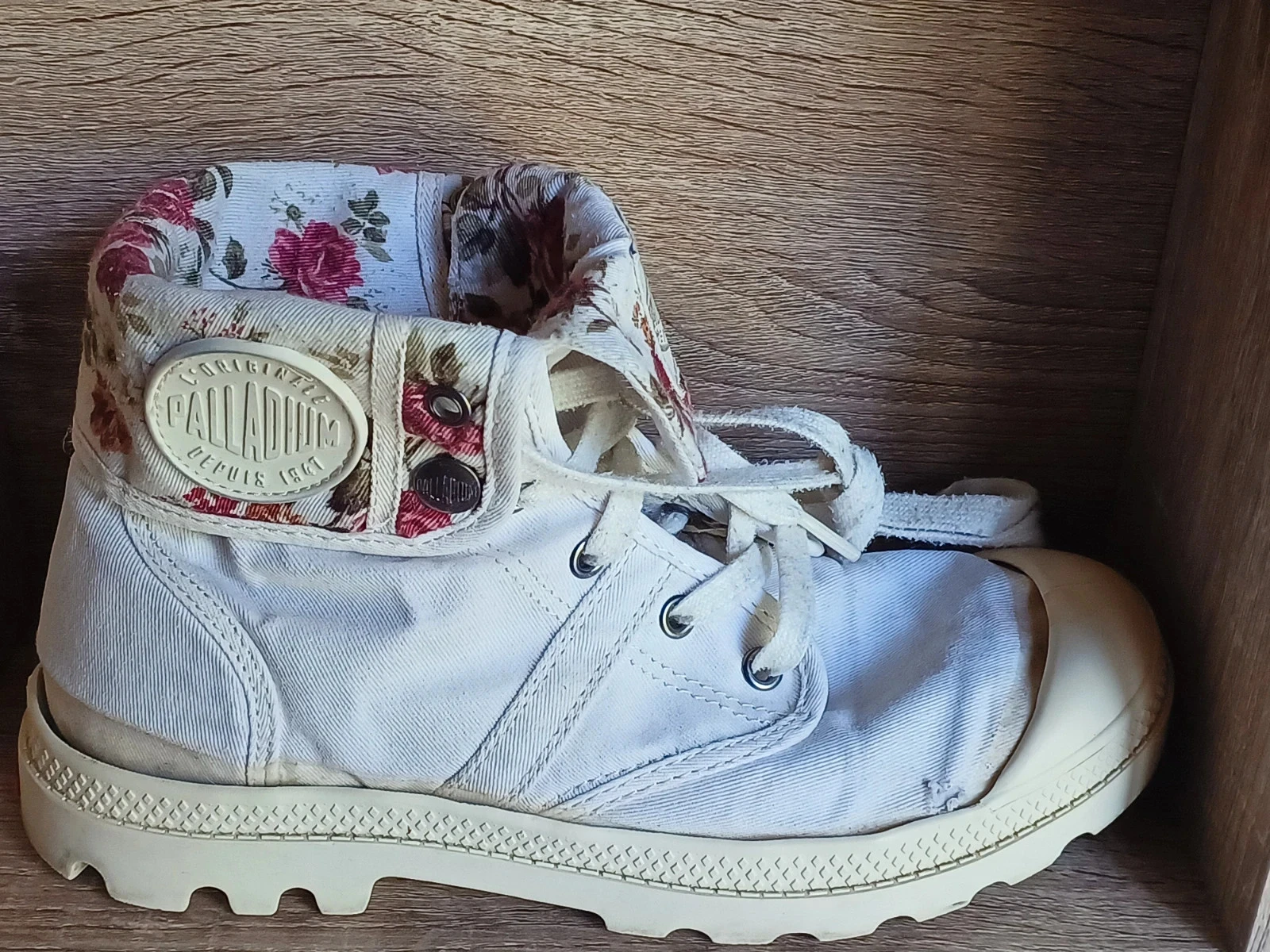 Palladium blanc cassé fleuri  pointure 39